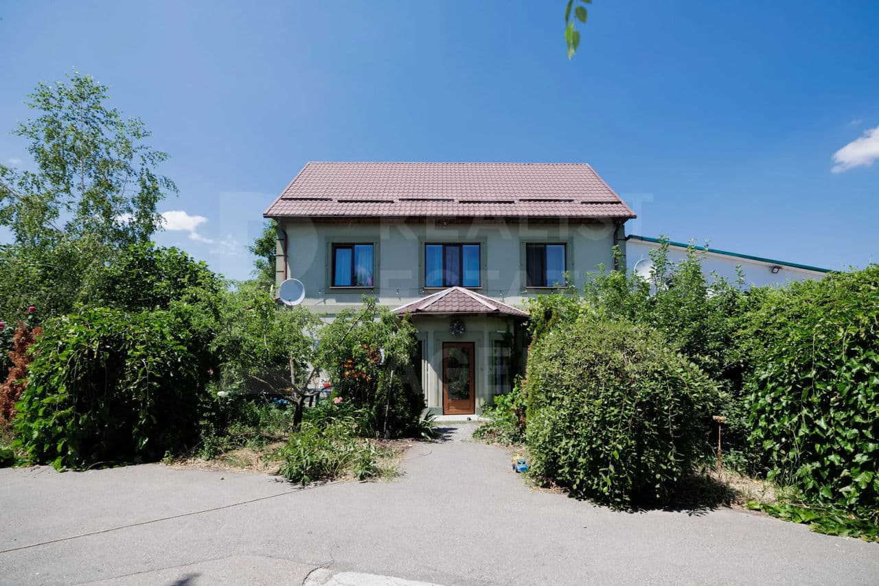 Casă 170 m² pe teren 14 ari