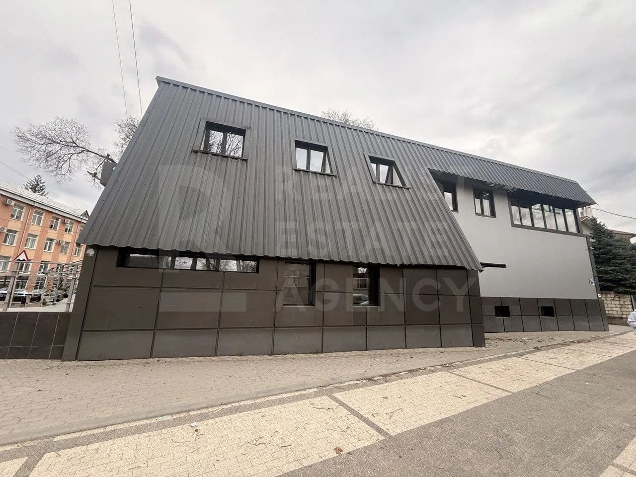 350 m², Spațiu comercial