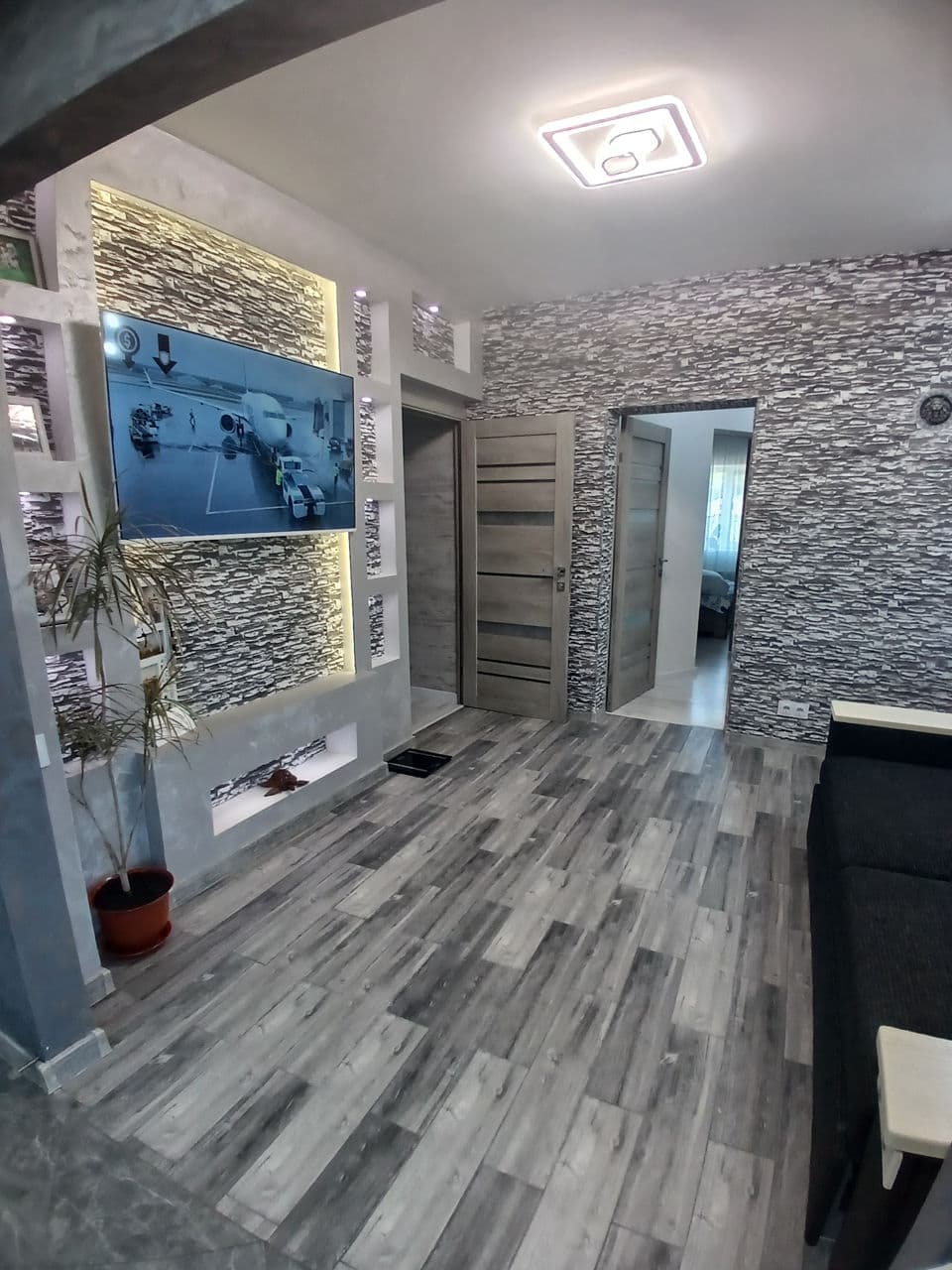 Apartament cu 5 camere sau mai multe, 150 m², 3 etaj
