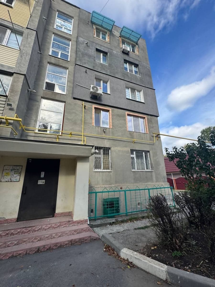 Apartament cu 5 camere sau mai multe, 93 m², 1 etaj