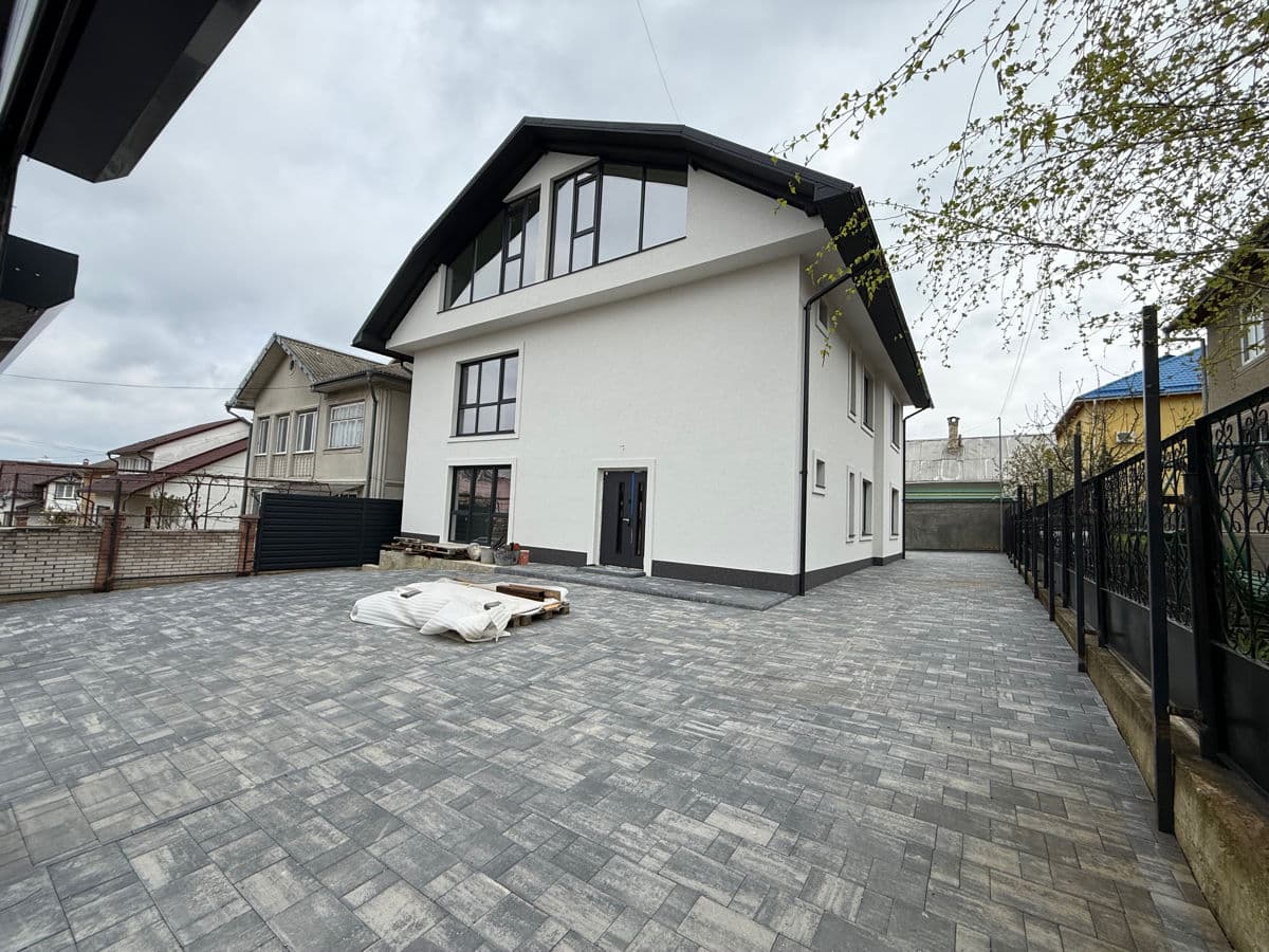Casă 300 m² pe teren 5 ari