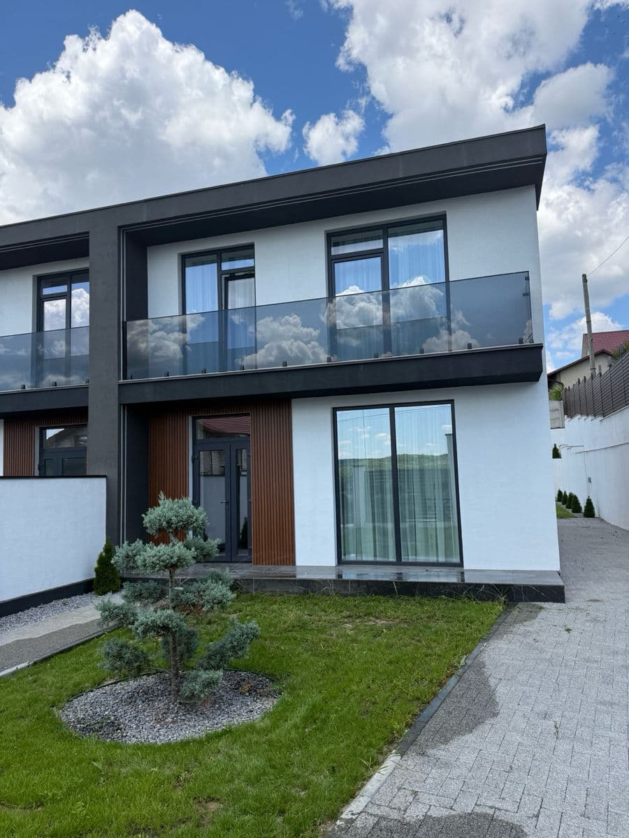 Duplex 350 m² pe teren 4 ari