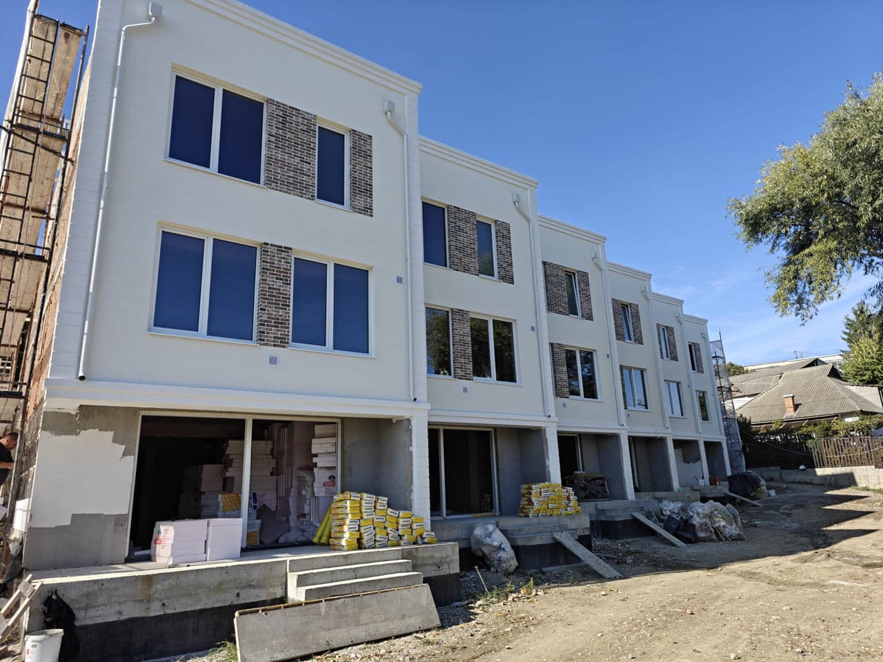 Townhouse 205 m² pe teren 2 ari