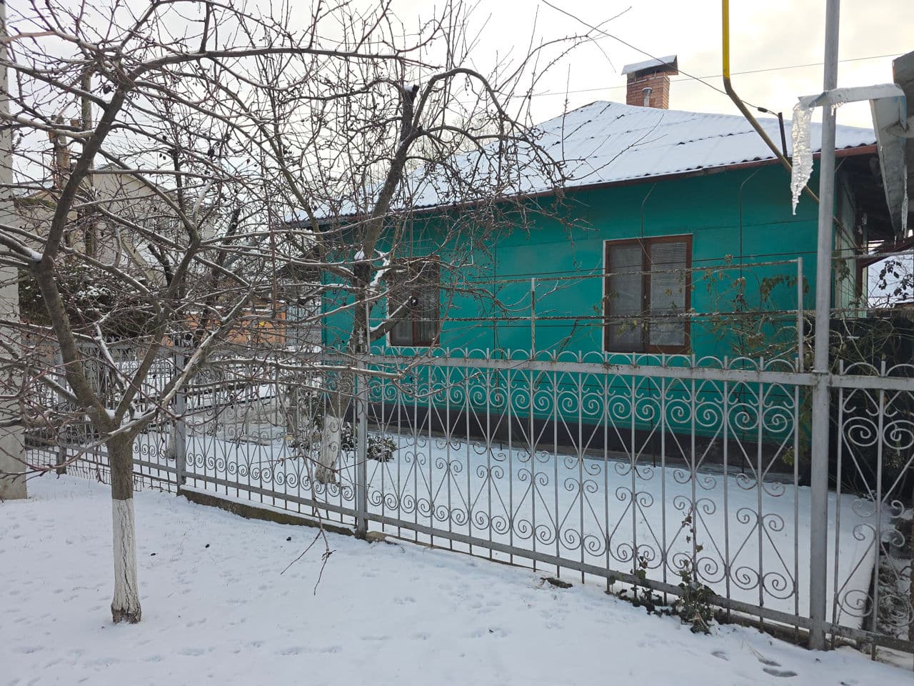 Casă pe un nivel 89 m2 - 4 camere - încălzire autonomă - teren - tur 3D - Bălți