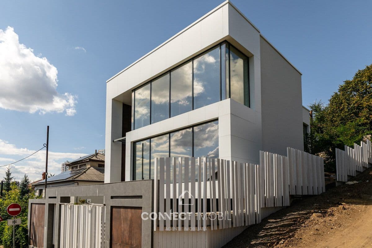 Casă 320 m² pe teren 3 ari