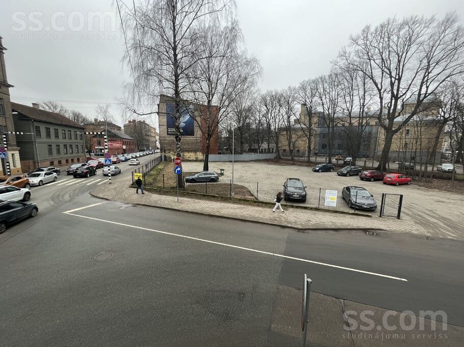 Land, 94.0 m², Netālu no Rīgas dzelzceļa stacijas Lāčplēša un Rūsiņas ielu krustojumā. Tiek pār, Centre