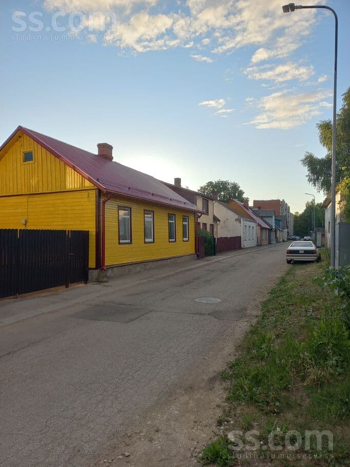 1 rooms, 64.0 m², Pārdod māju Krustpils centrā Krasta ielā 39. 
Mājas kopējā platība 64 m, Jēkabpils