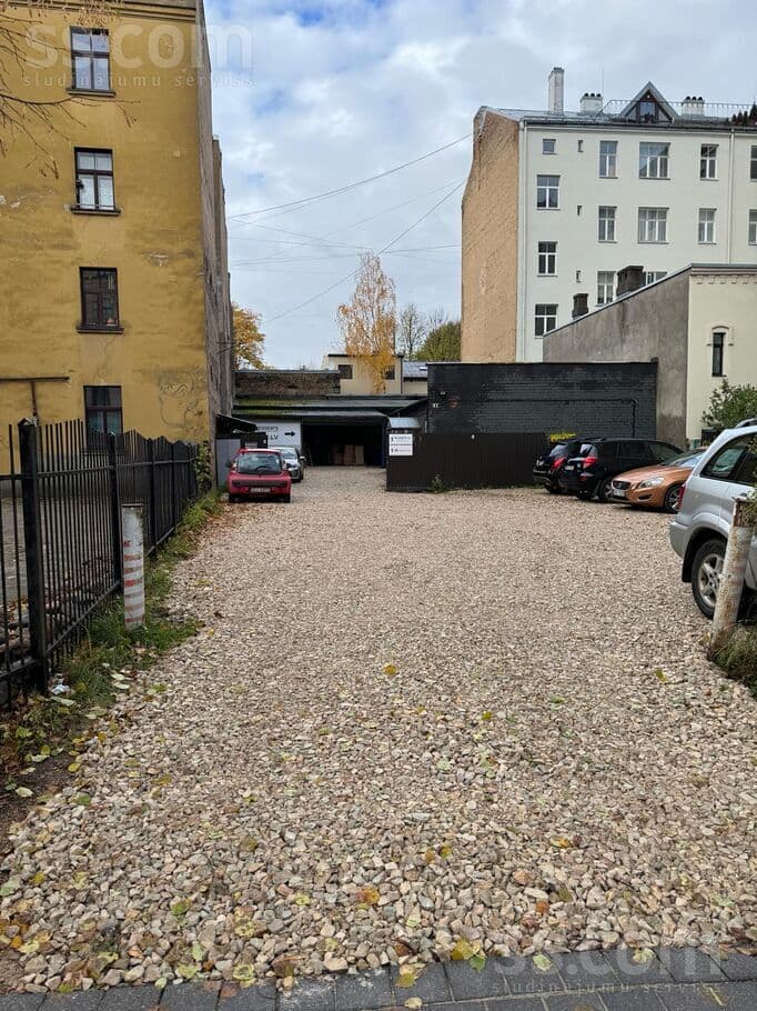 Land, 81.0 m², Pārdodu zemes gabalu ar biroja ēkām Rīgas vēsturiskajā centrā. Paredzētā izmanto, Centre