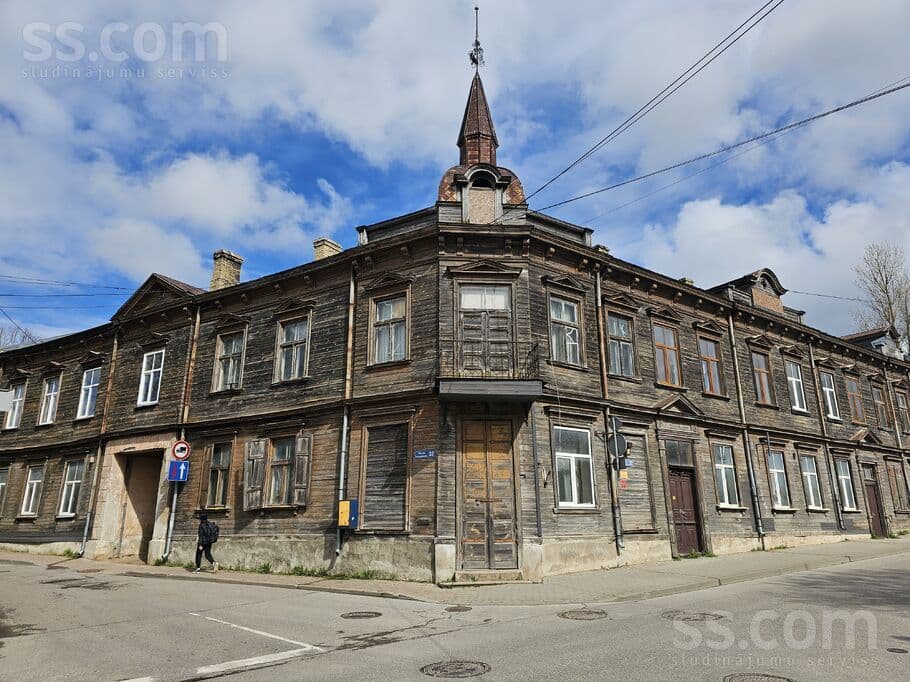 4 rooms, 37.0 m², Dzīvoklis ar malkas apkuri, udens, kanalizācija, elektrība.
Dz, Tukums
