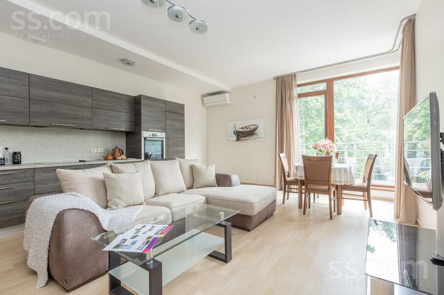 3 rooms, 10.0 m², Pārdod 3-istabu dzīvokli ar plašu terasi 10 minūšu gājiena attāl, Majori