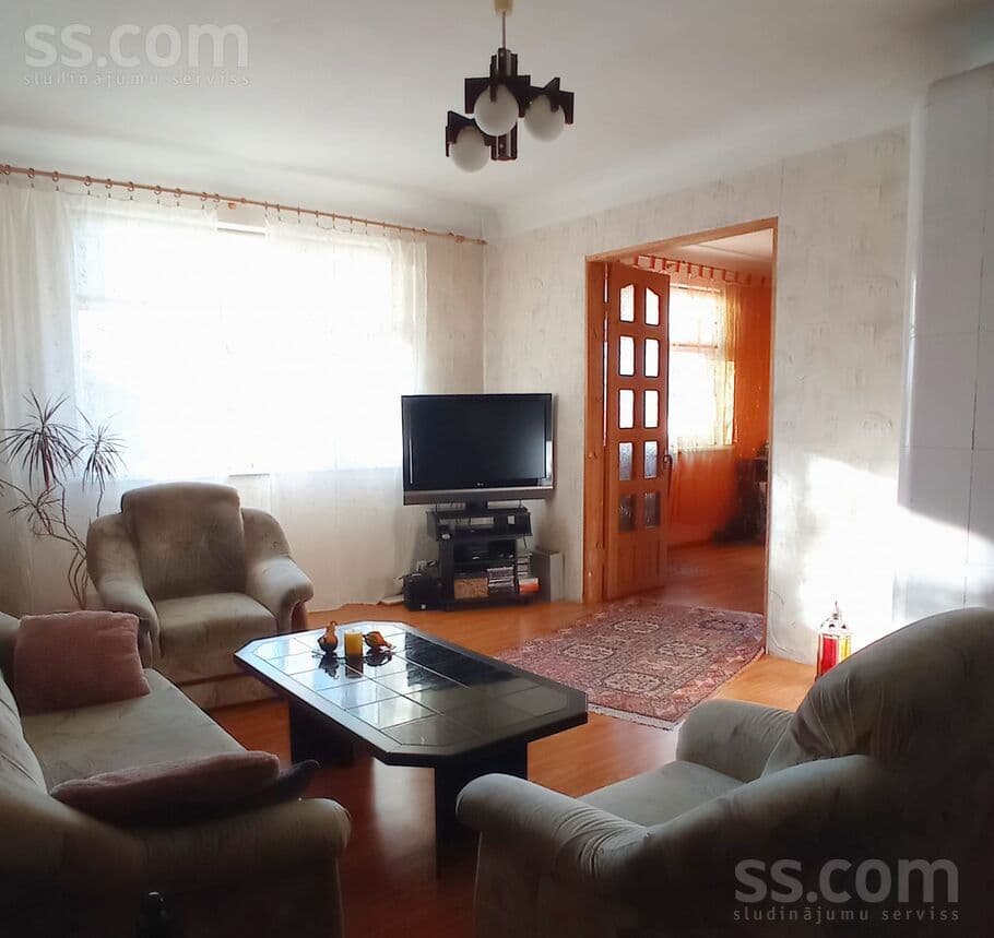 3 rooms, 70.0 m², Pārdod plašu, ērtu dzīvokli ar ideālu atrašanās vietu - pašā pil, Tukums