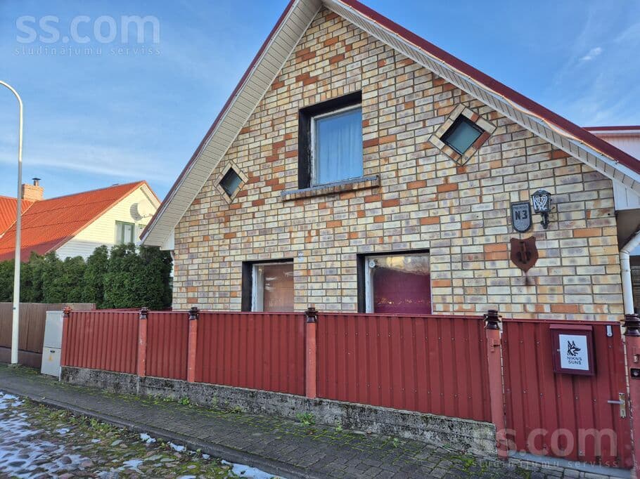 2 rooms, 400.0 m², Pārdod māju pilsētā, siltu mājīgu, 2 stavi, centrālā apkure(cietais kuri, Ventspils