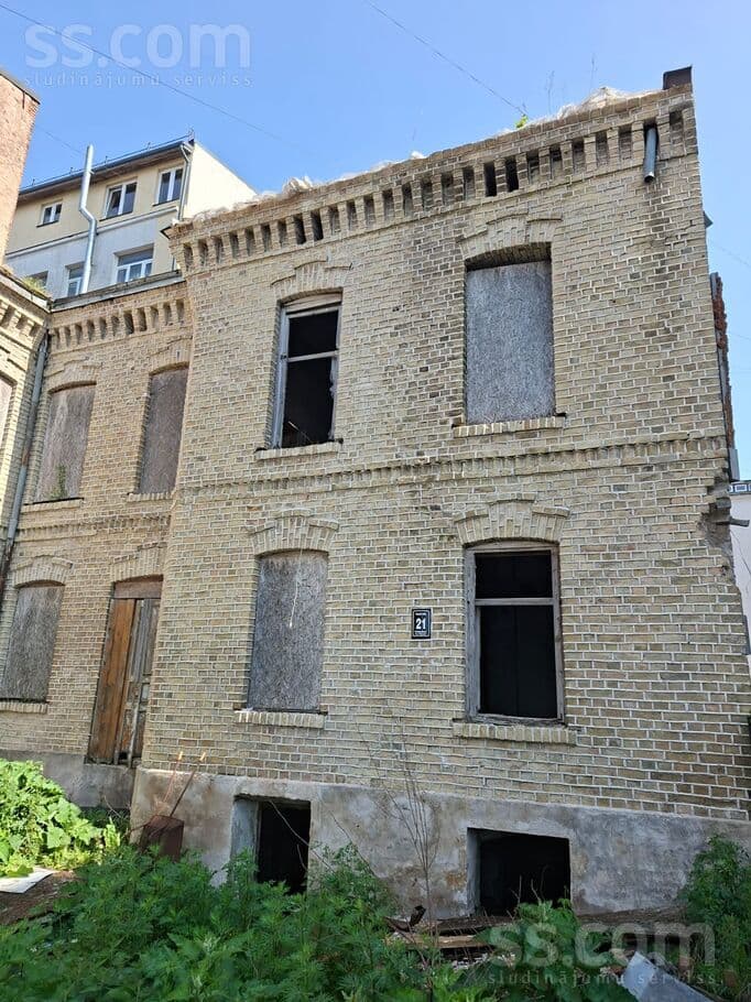 3 rooms, 246.0 m², Tiek pārdots Īpašums Rīgas sirdī ar skatu uz Daugavu no visiem logiem. Ē, Centre