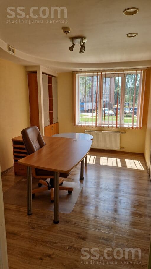 3 rooms, 63.0 m², Tiek pārdots trīsistabu dzīvoklis, kas tika izmantots kā biroja, Jēkabpils