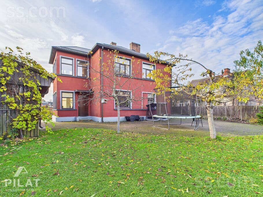 2 rooms, 653.0 m², 161 kv. m. dzīvojamā māja ar 653 kv. m. pieguļošo teritoriju, klusā priv, Liepāja