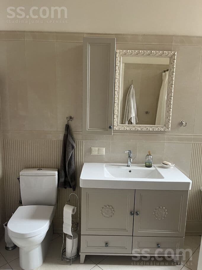 3 rooms, 92.0 m², Pārdodu lielisku trīsistabu dzīvokli. Ērts plānojums- divas izol, Centre