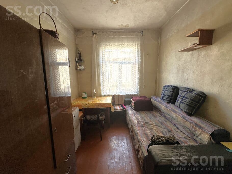 1 rooms, 10.0 m², Pārdodam vienistabas dzīvokli Valmierā. 

Dzīvoklis sastāv no, Valmiera