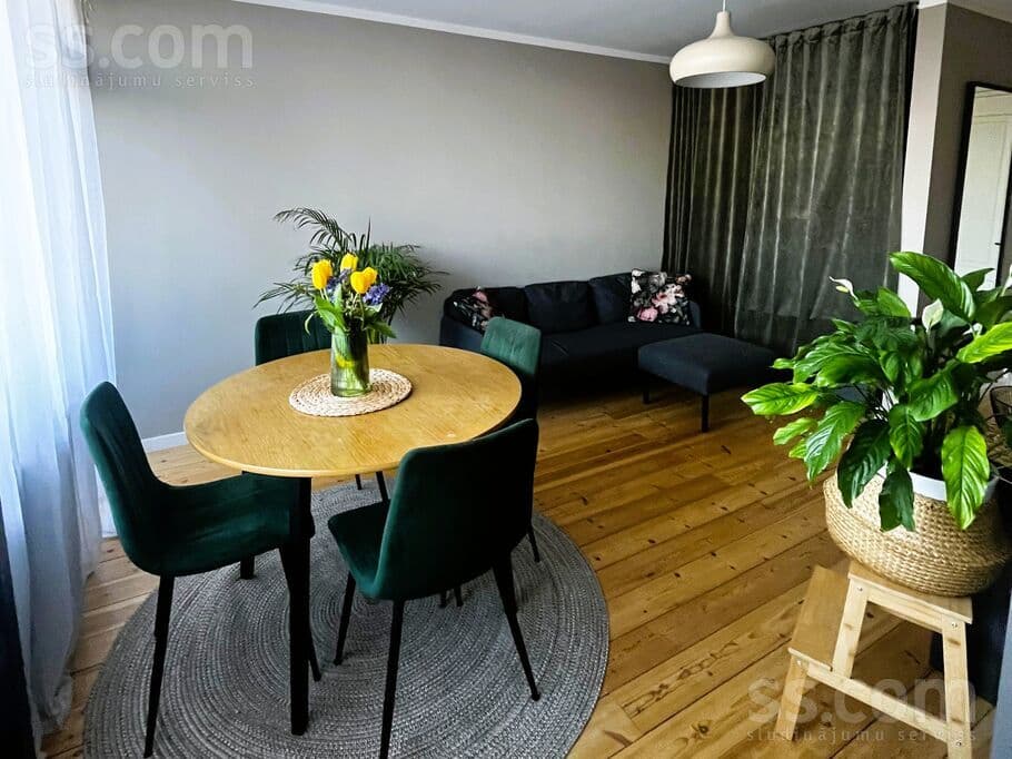 3 rooms, 15.0 m², Valmieras klusajā pilsētas centrā ar skatu uz Dzirnavu ezeriņu p, Valmiera