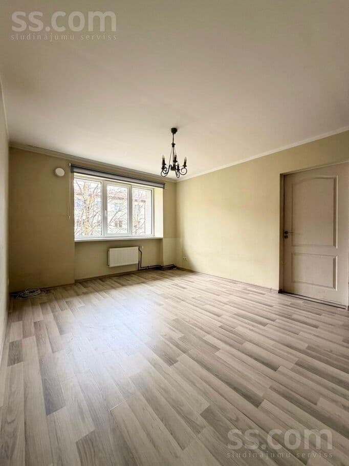 2 rooms, 42.0 m², Pārdod gaišu un mājīgu 2 istabu dzīvokli pašā Valmieras centrā., Valmiera