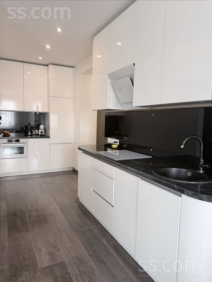 3 rooms, 60.0 m², Tiek pārdots saulains un silts 3-istabu dzīvoklis pretī koncertz, Rēzekne