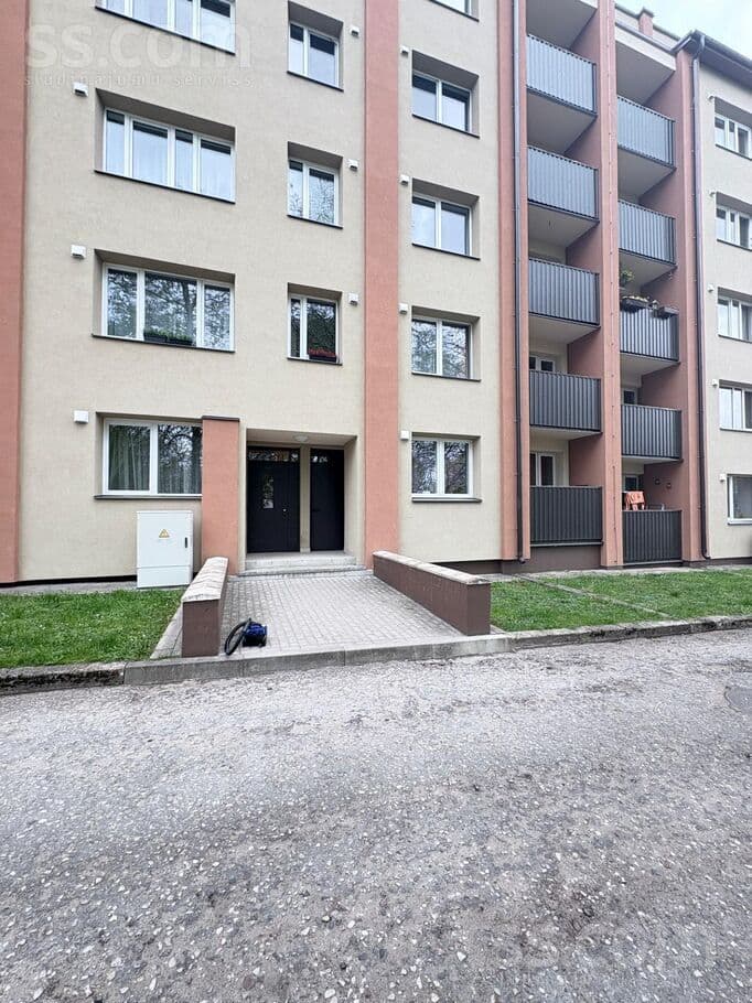 2 rooms, 10.0 m², Sakārtots 2-istabu dzīvoklis renovētā mājā Valmieras sirdī., Valmiera