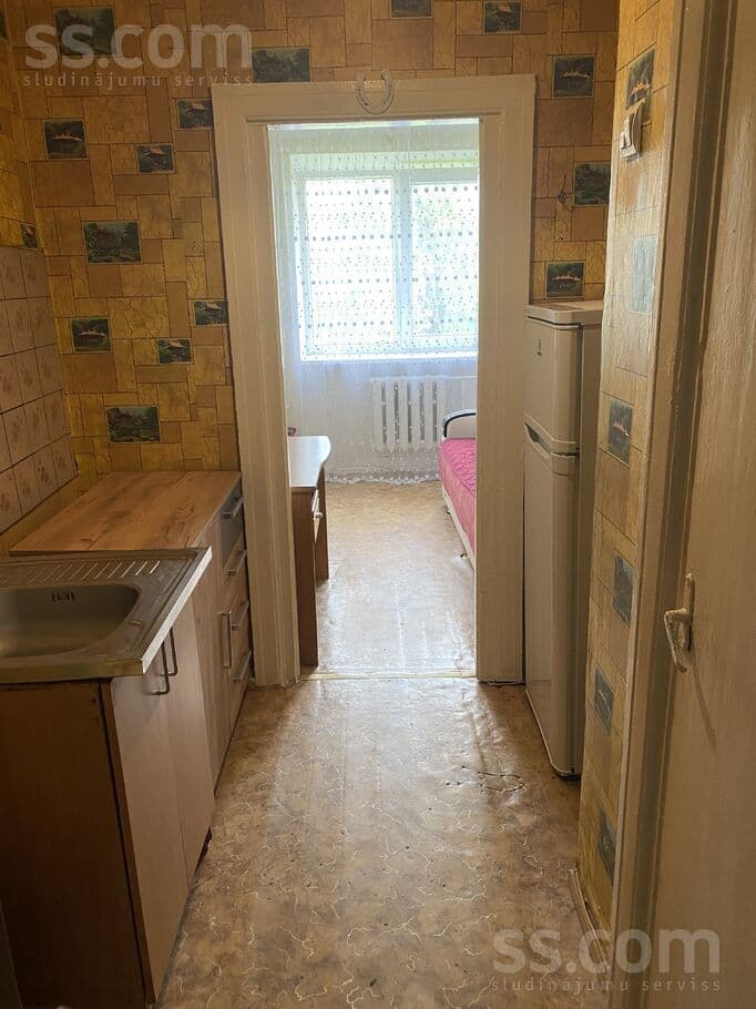 1 rooms, 12.0 m², Tiek pārdots neliels vienistabas dzīvoklis pilsētas centrā ar mē, Rēzekne