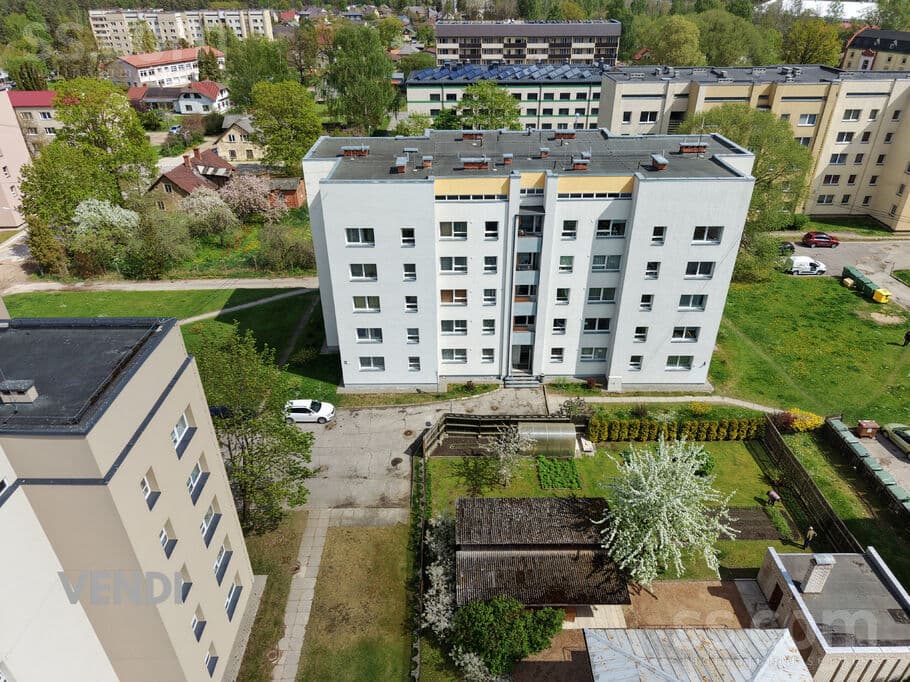 2 rooms, 41.0 m², Pārdod mājīgu un gaišu 2-istabu dzīvokli renovētā mājā Stacijas, Valmiera