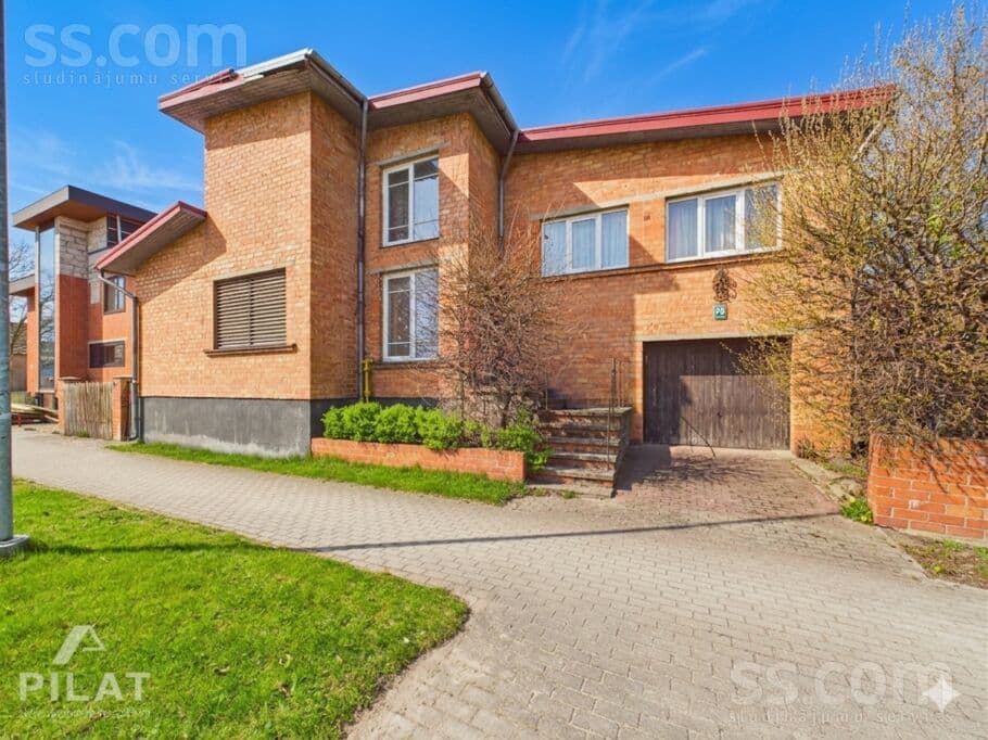 2 rooms, 628.0 m², Kapitāla, stabila, labi uzturēta un ērta privātmāja ar gadiem koptu deko, Liepāja