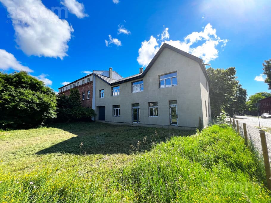 2 rooms, 554.0 m², 255 kv. m. jaunbūve ar 554 kv. m. pieguļošo zemi Jaunliepājā, Autoru iel, Liepāja