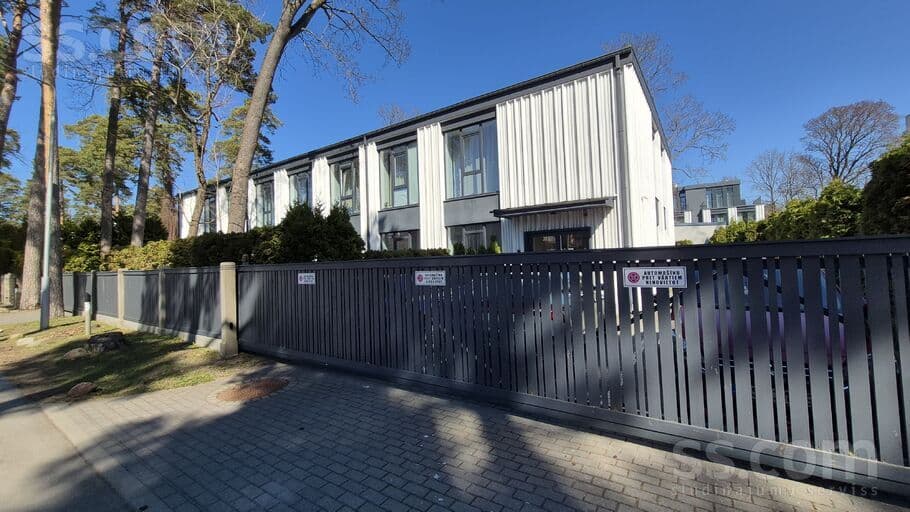 1 rooms, 250.0 m², Tiek pārdota viesu māja, kas sastāv no trim trīsistabu apartamentiem, ka, Majori