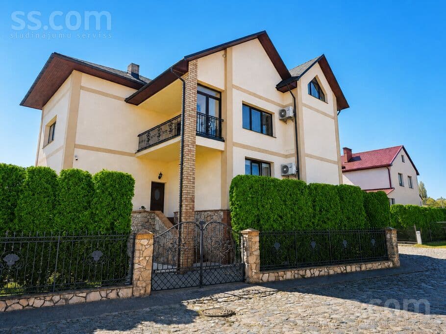 3 rooms, 559.0 m², Grezna trīsstāvu premium klases savrupmāja cilvēkiem, kuri ir pieraduši, Liepāja