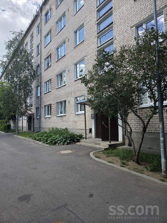 1 rooms, 10.0 m², Продаю 1 ком. квартиру на Химии, 4этаж, без ремонта, 
дверь жел, Daugavpils