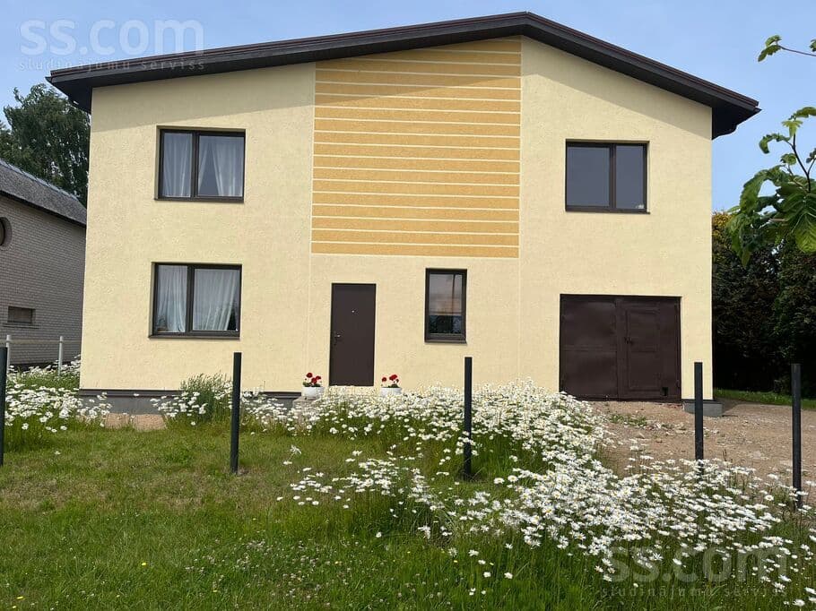 2 rooms, 721.0 m², Pārdod plašu un gaišu privātmāju, netālu no upes.
Mājai ir dārzs, plaš, Ventspils