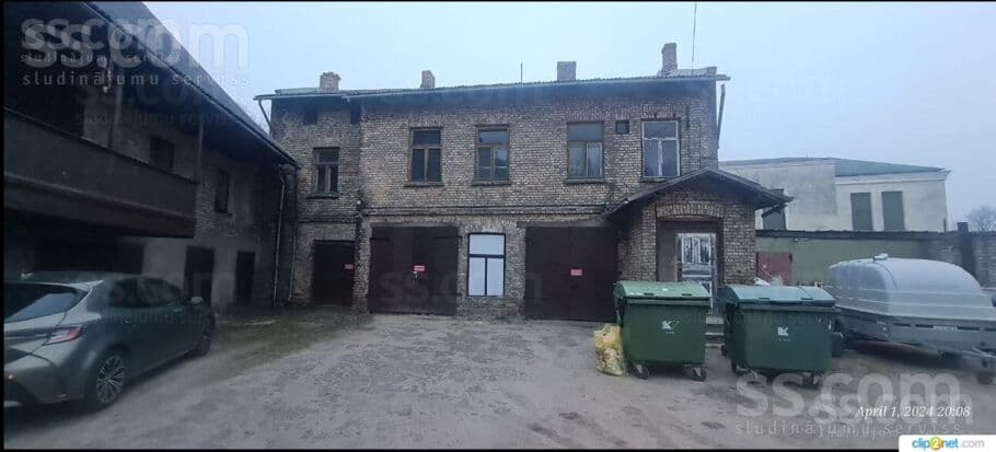 2 rooms, 150.0 m², Pārdod ēku, remontējamu.
Apakšā ir lielas garažas telpas, var veidot v, Ventspils