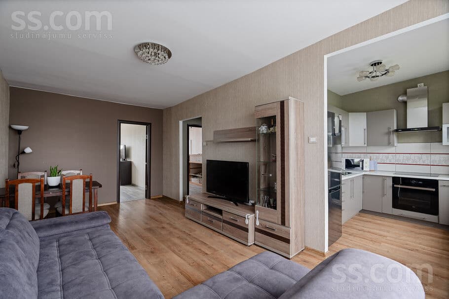 3 rooms, 33.0 m², Pārdošanā plašs, gaišs un saules apspīdēts dzīvoklis pilsētas ce, Jelgava