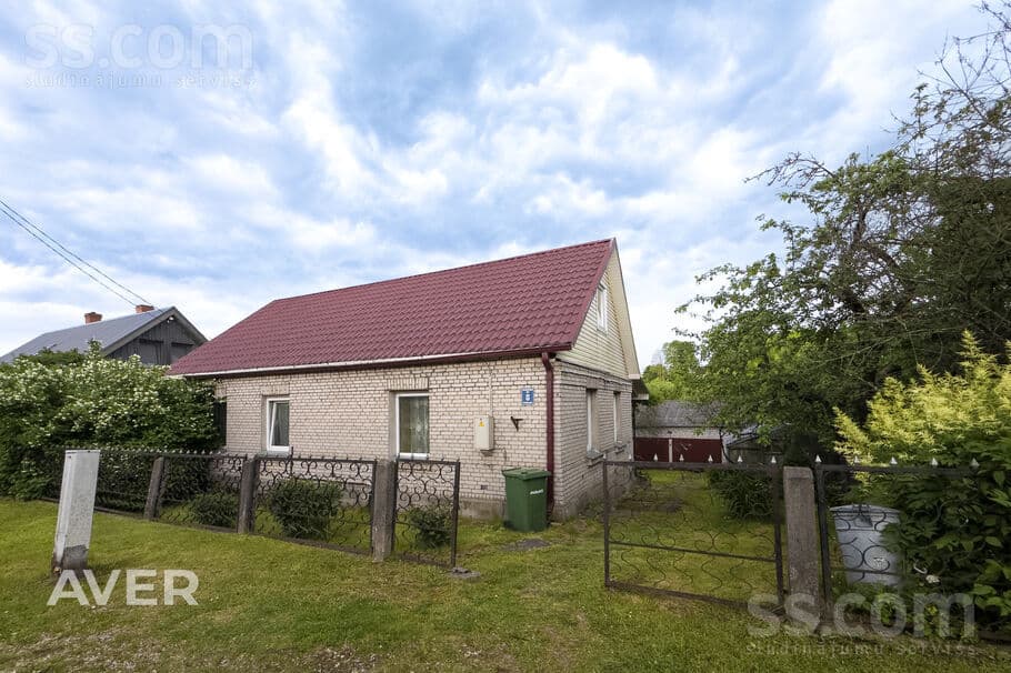 1 rooms, 93.0 m², 1 stāvu dzīvojamā māja, 4 istabas, mājas platība 93m2 + 26m2 (pirts un p, Rēzekne