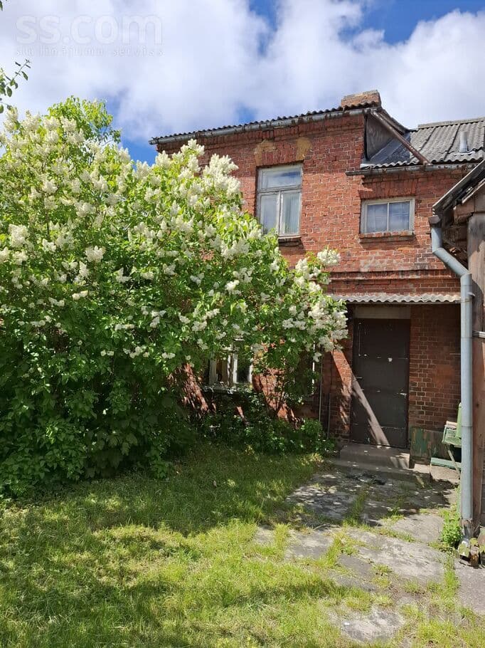 2 rooms, 80.0 m², Pārdod 2 stāvu māju Raiņa parka apkārtnē. Mājas platība 80 m2. Divu stāv, Liepāja