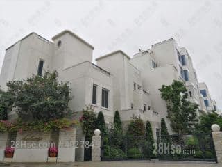 1 BR in > 11 Golden The tenant is commission