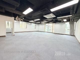 1 BR in > 13 Golden One bedroom! Independent air conditioning! Squar