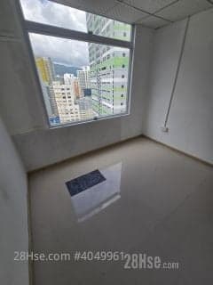 1 BR in > 22 Golden With windows and an enclosed restroom