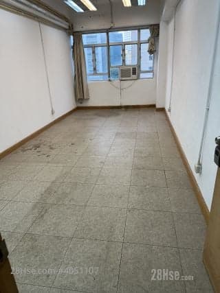 1 BR in > 19 Golden The workshop and warehouse are accessible 24 hou