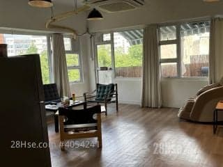1 BR in > 10 Golden It has a terrace