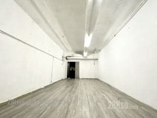 1 BR in > 3 Golden It's next to the subway station