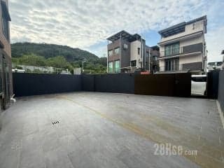 5 BR in > 15 Rarely found in a large estate with 4