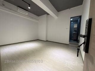 1 BR in > 4 Golden [Newly Renovated] Separate private toilet