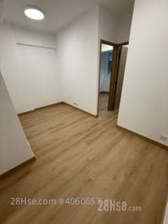 2 BR in > 8 Golden Brand New decoration 2 Bedrooms near MTR station 