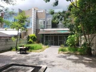 3 BR in > 8 Newly renovated rare two