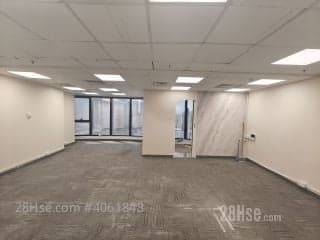 1 BR in > 11 Golden Directly accessible from the subway