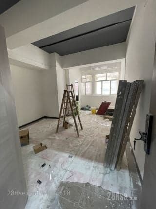 1 BR in > 2 Golden Close to the subway
