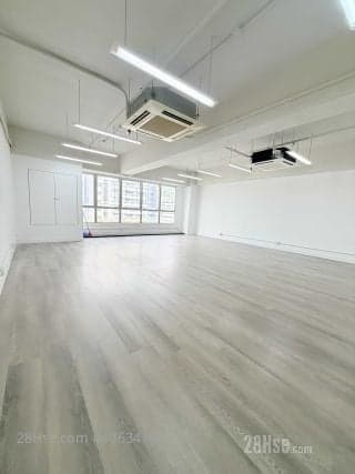 1 BR in > 17 Golden Stunningly decorated property! Super close to th
